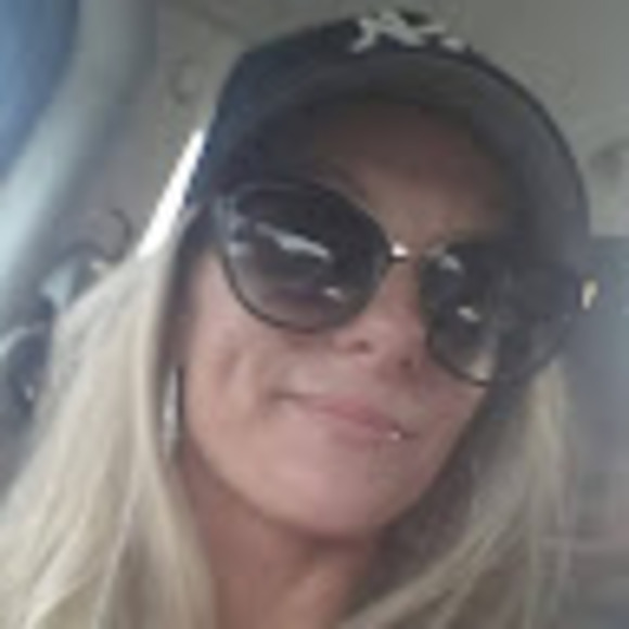 Meet your Posher, Heidi - Picture 1 of 1